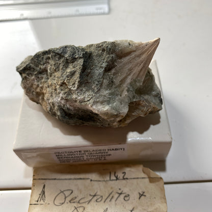 PECTOLITE [BLADED] - MILLINGTON QUARRY, SOMERSET COUNTY, NEW JERSEY, U.S.A. 100g MF744
