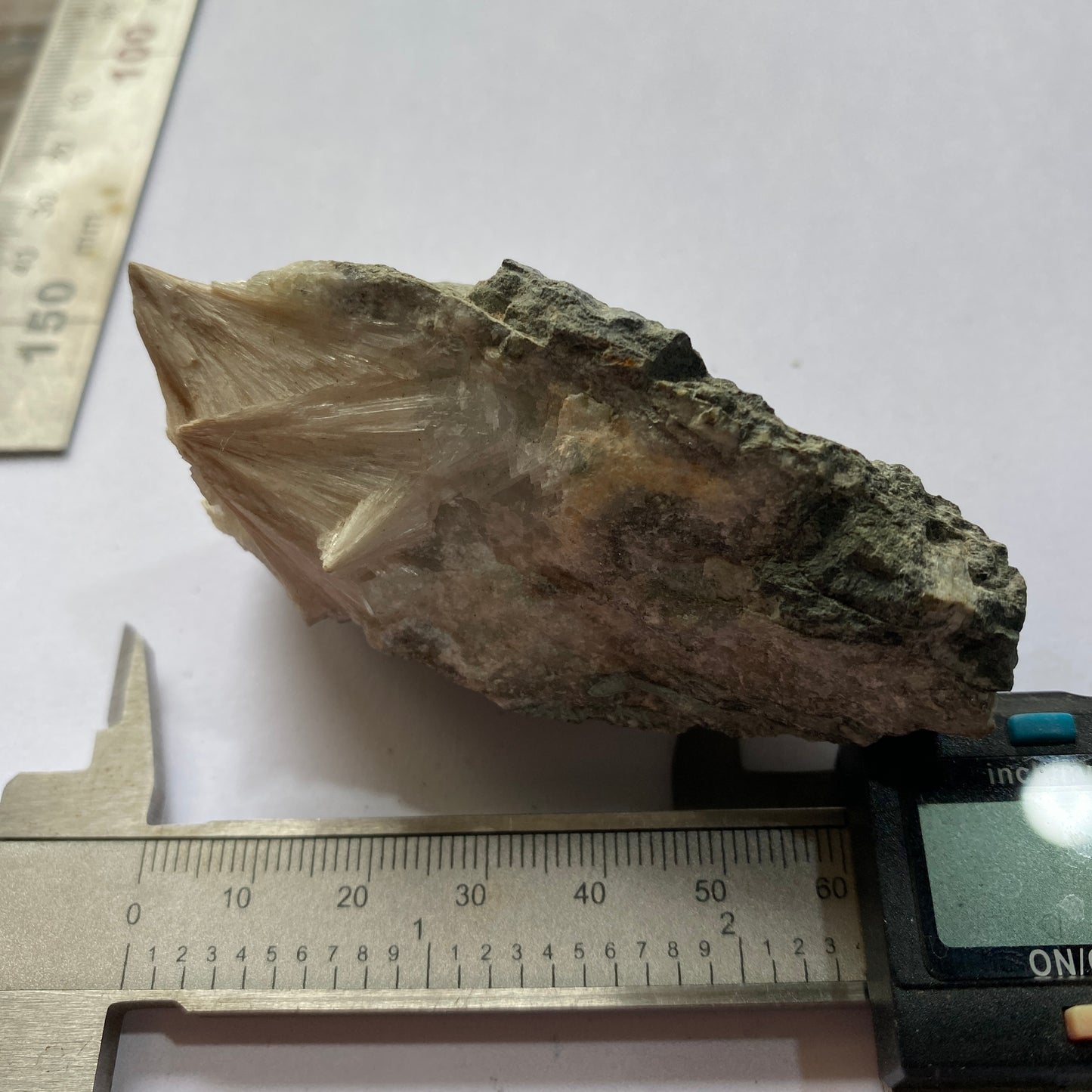 PECTOLITE [BLADED] - MILLINGTON QUARRY, SOMERSET COUNTY, NEW JERSEY, U.S.A. 100g MF744
