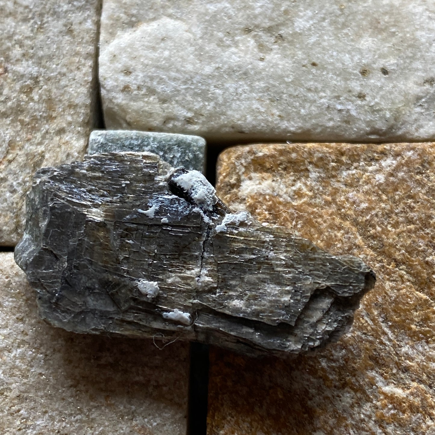 DELHAYLITE [DELHAYELITE] - YUKSPOR MOUNTAIN, MURMANSKI, RUSSIA 3g MF712