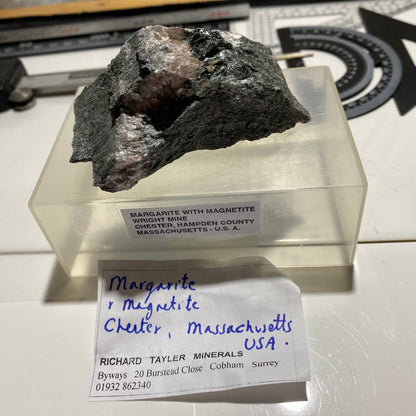 MARGARITE/MAGNETITE : WRIGHT MINE, CHESTER, MASSACHUSETTS, U.S.A. 126g MF4705