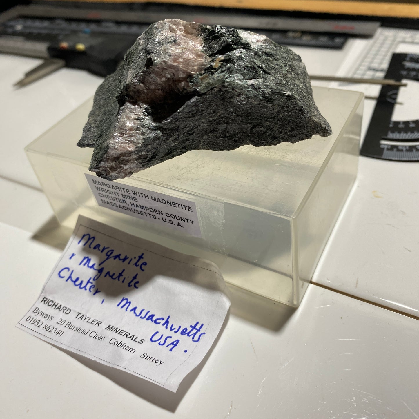 MARGARITE/MAGNETITE : WRIGHT MINE, CHESTER, MASSACHUSETTS, U.S.A. 126g MF4705