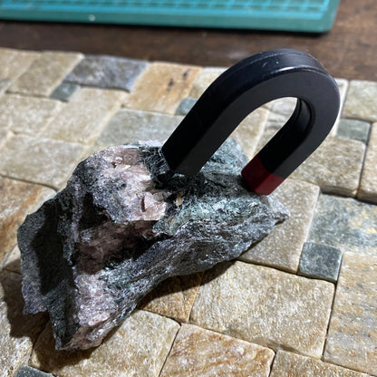 MARGARITE/MAGNETITE : WRIGHT MINE, CHESTER, MASSACHUSETTS, U.S.A. 126g MF4705