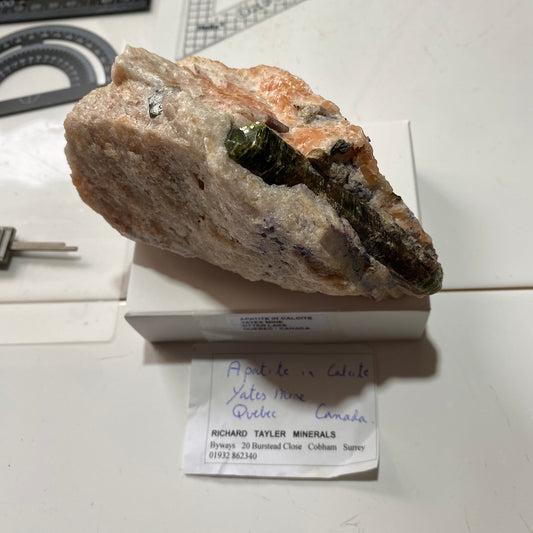 APATITE IN CALCITE : YATES MINE, OTTER LAKE, QUEBEC, CANADA 567g MF4706