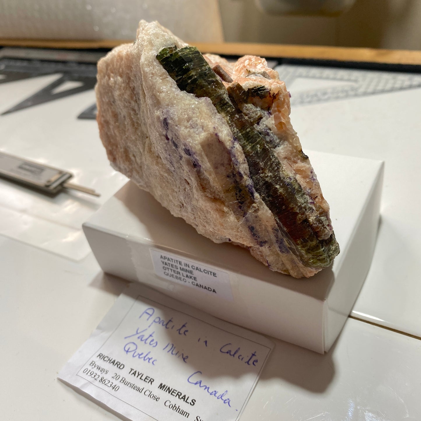 APATITE IN CALCITE : YATES MINE, OTTER LAKE, QUEBEC, CANADA 567g MF4706
