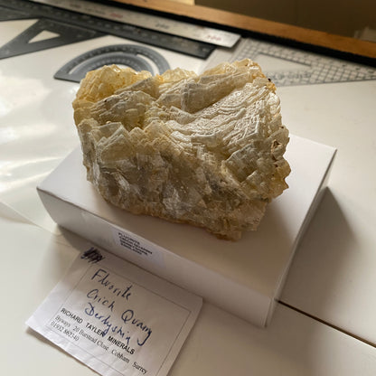 FLUORITE INTERGROWN CRYSTAL HABIT: CRICH QUARRY, DERBYSHIRE 660g MF4707