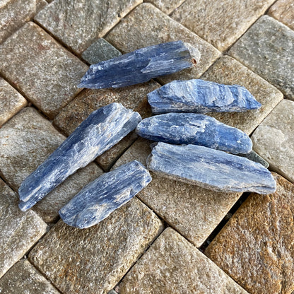 KYANITE x 6 CRYSTAL BLADES - QUSONG, LHOKA, TIBET. TOTAL 22g. MF3505