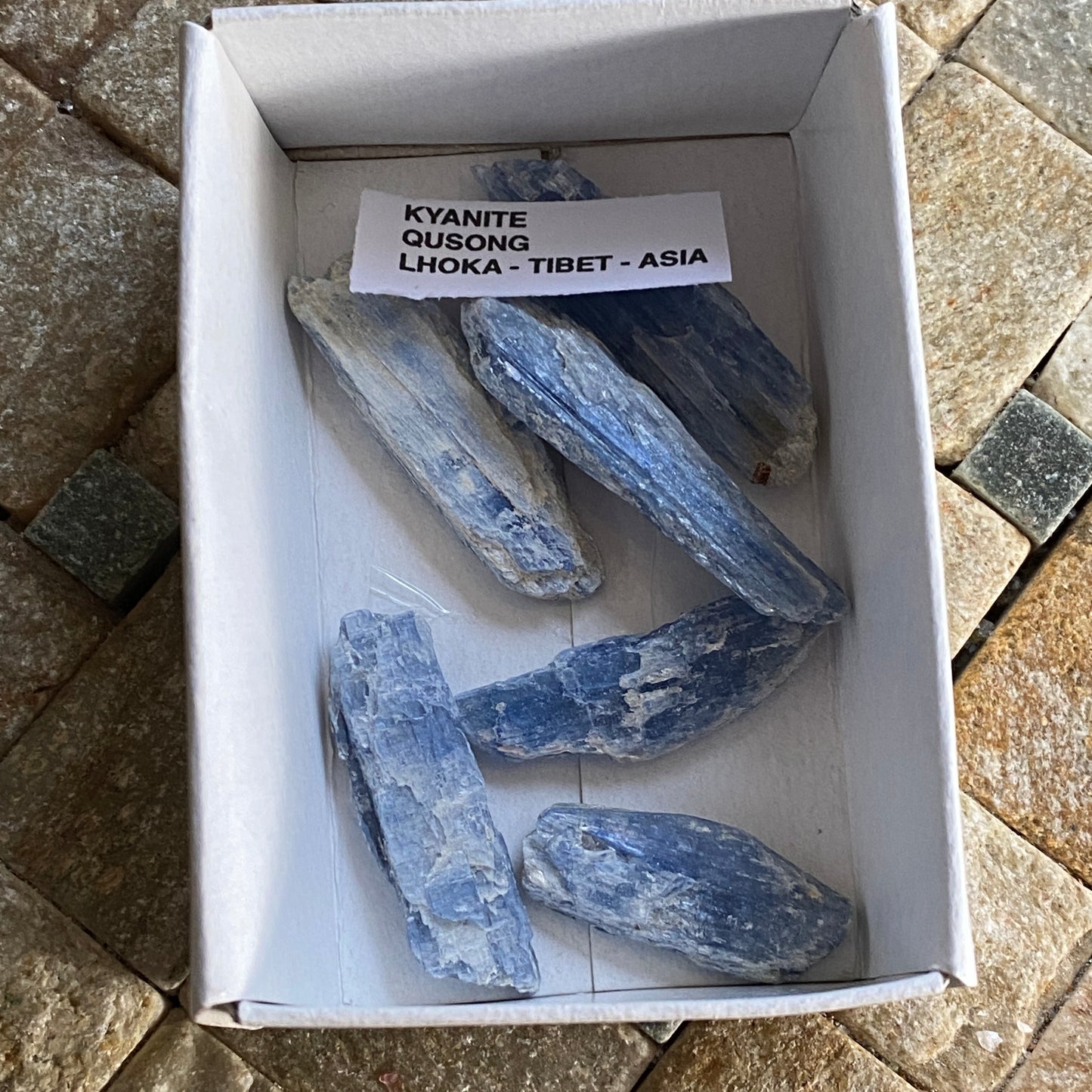 KYANITE x 6 CRYSTAL BLADES - QUSONG, LHOKA, TIBET. TOTAL 22g. MF3505