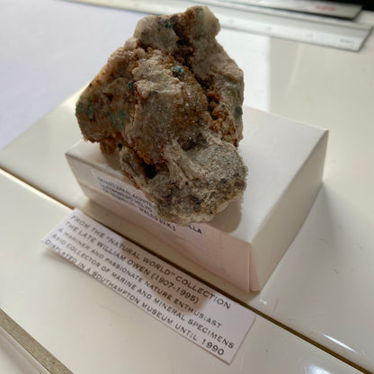 QUARTZ/CHRYSOCOLLE/MALACHITE ETC DE LA MINE LLECHWEDD, PAYS DE GALLES. 114g MF784