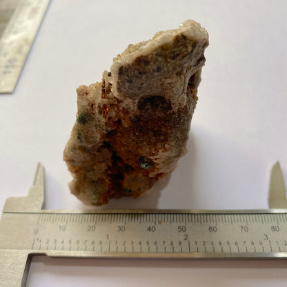 QUARTZ/CHRYSOCOLLE/MALACHITE ETC DE LA MINE LLECHWEDD, PAYS DE GALLES. 114g MF784