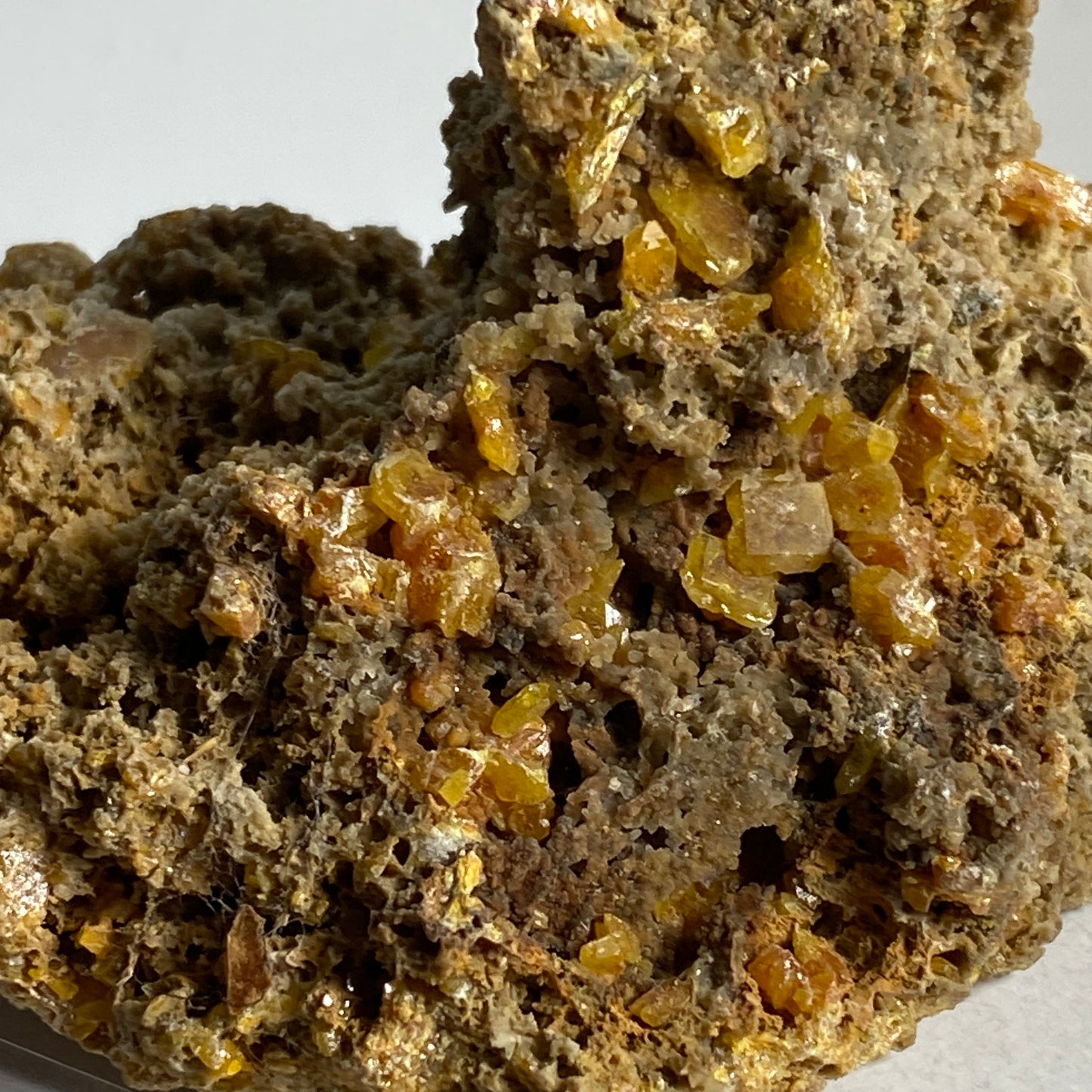 WULFENITE ON MATRIX - ROWLEY MINE, ARIZONA -U.S.A.  78g MF3182