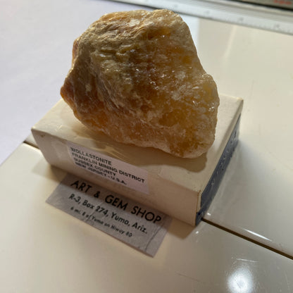 WOLLASTONITE DU DISTRICT MINIER DE FRANKLIN, ÉTATS-UNIS. 140g MF757