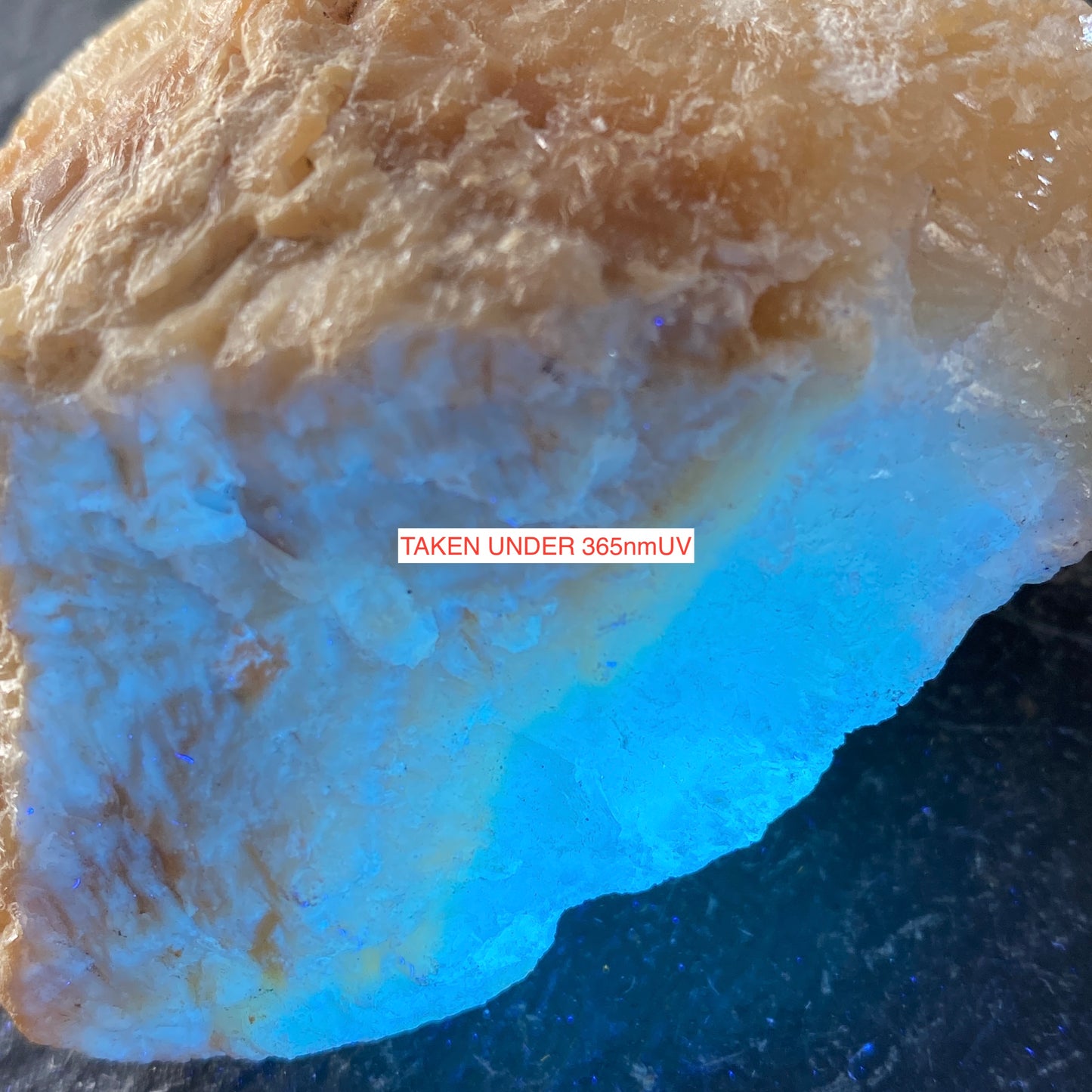 WOLLASTONITE DU DISTRICT MINIER DE FRANKLIN, ÉTATS-UNIS. 140g MF757