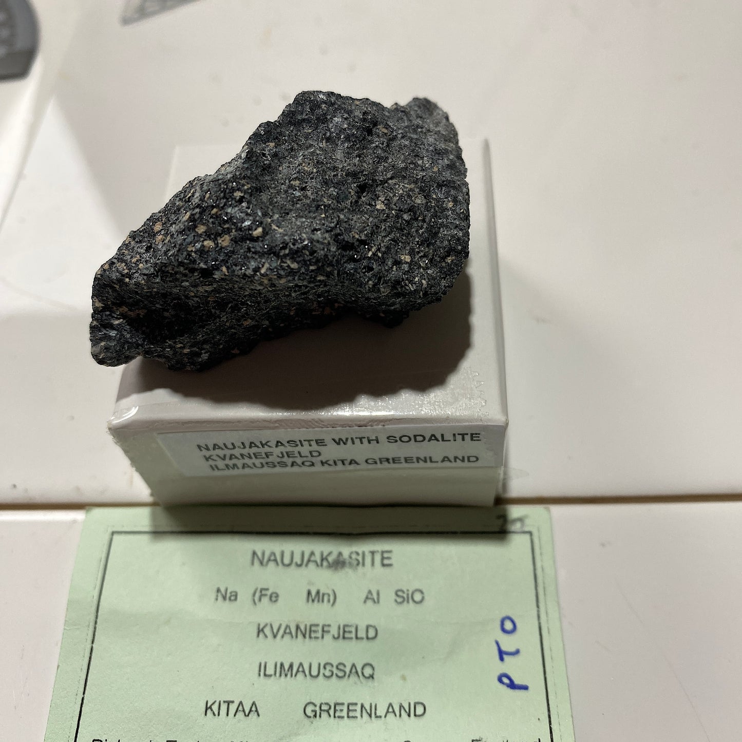 NAUJAKASITE WITH SODALITE : KVANEFJELD, KITAA, GREENLAND. 41g. MF4711