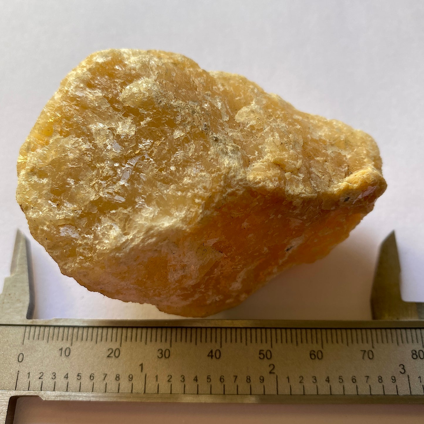 WOLLASTONITE DU DISTRICT MINIER DE FRANKLIN, ÉTATS-UNIS. 140g MF757