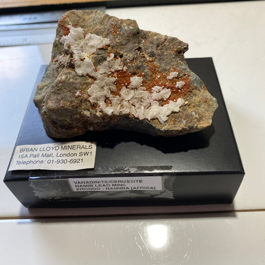 VANADINITE/CERUSSITE DE LA MINE DE PLOMB DU NAMIB, ERONGO, NAMIBIE 177g MF719