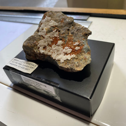 VANADINITE/CERUSSITE DE LA MINE DE PLOMB DU NAMIB, ERONGO, NAMIBIE 177g MF719