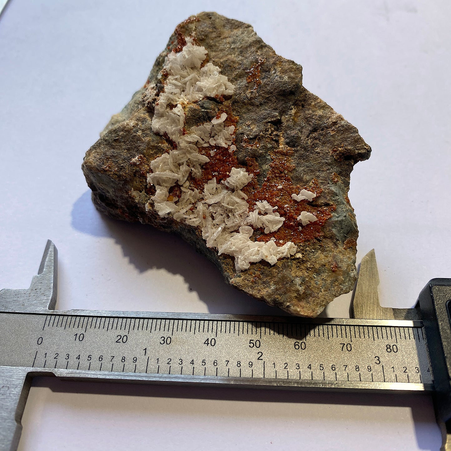 VANADINITE/CERUSSITE DE LA MINE DE PLOMB DU NAMIB, ERONGO, NAMIBIE 177g MF719
