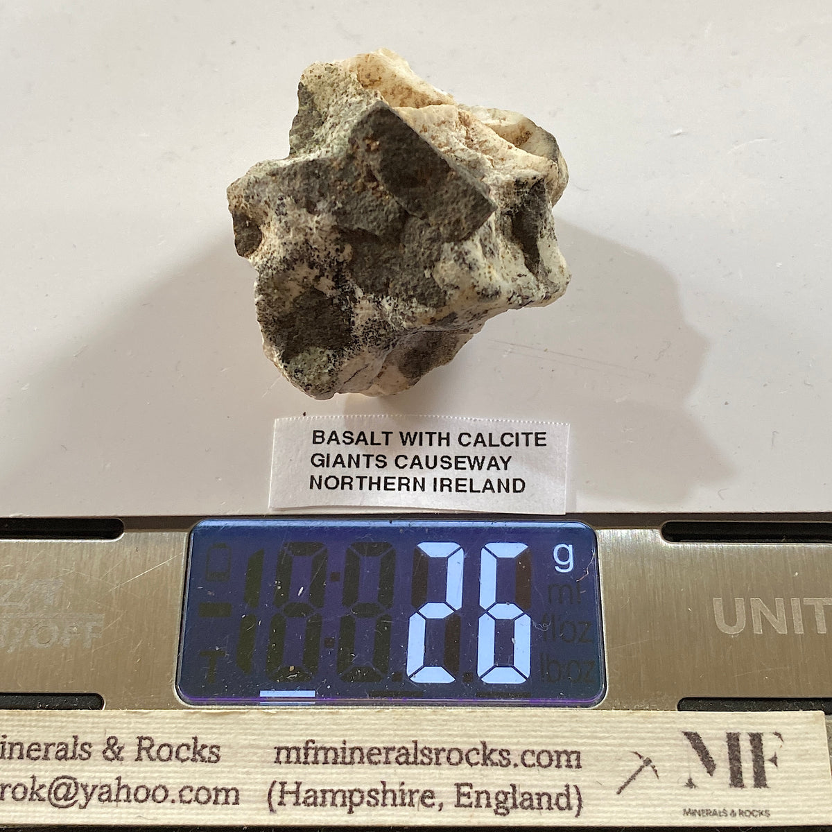 INTRIGUING SPECIMEN : GIANTS CAUSEWAY, NORTHERN IRELAND 26g MF5381CALCCITE/BASALT