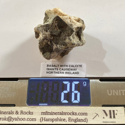 INTRIGUING SPECIMEN : GIANTS CAUSEWAY, NORTHERN IRELAND 26g MF5381CALCCITE/BASALT