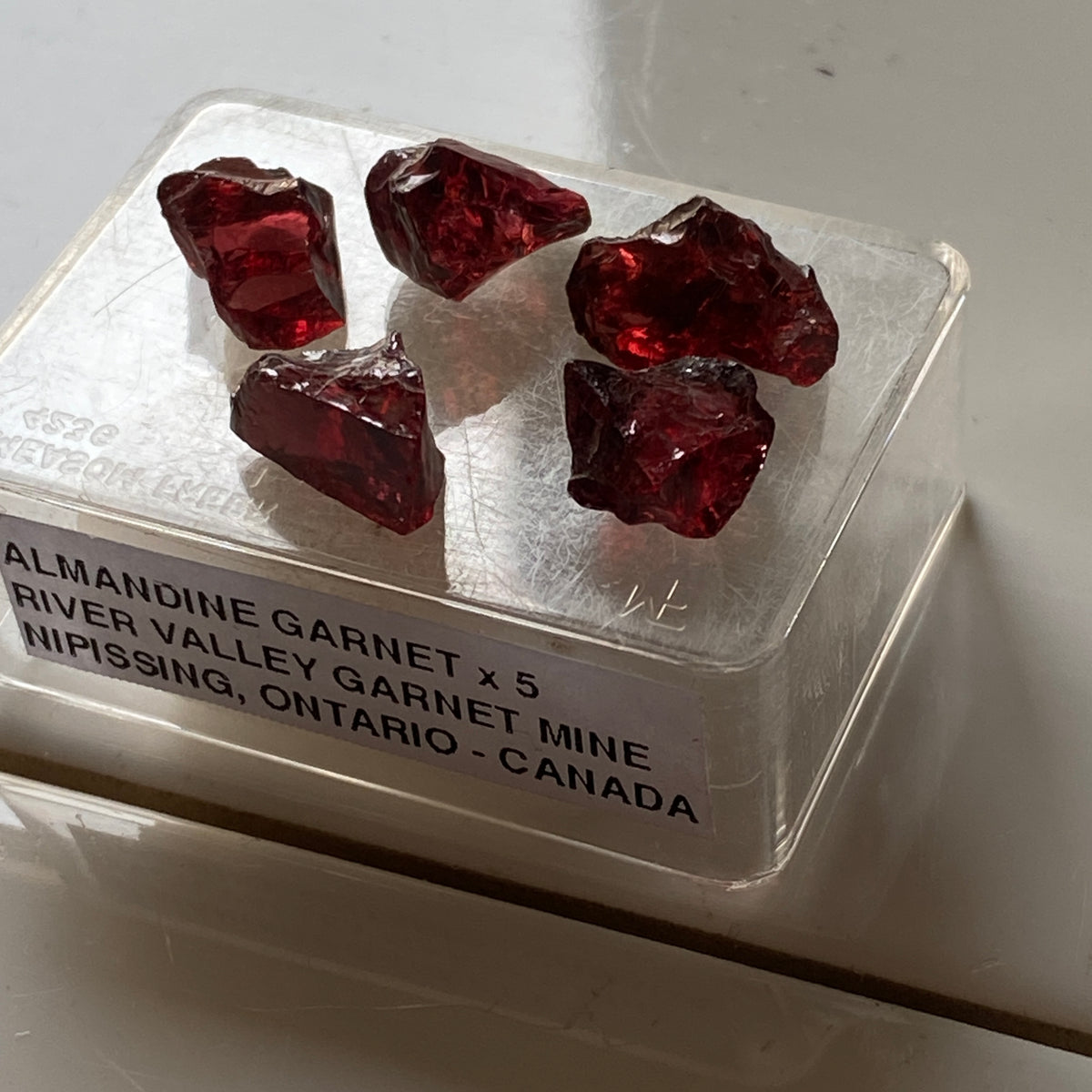 ALMANDINE GARNET x 5 : RIVER VALLEY GARNET MINE, ONTARIO, CANADA 20Ct  MF5387