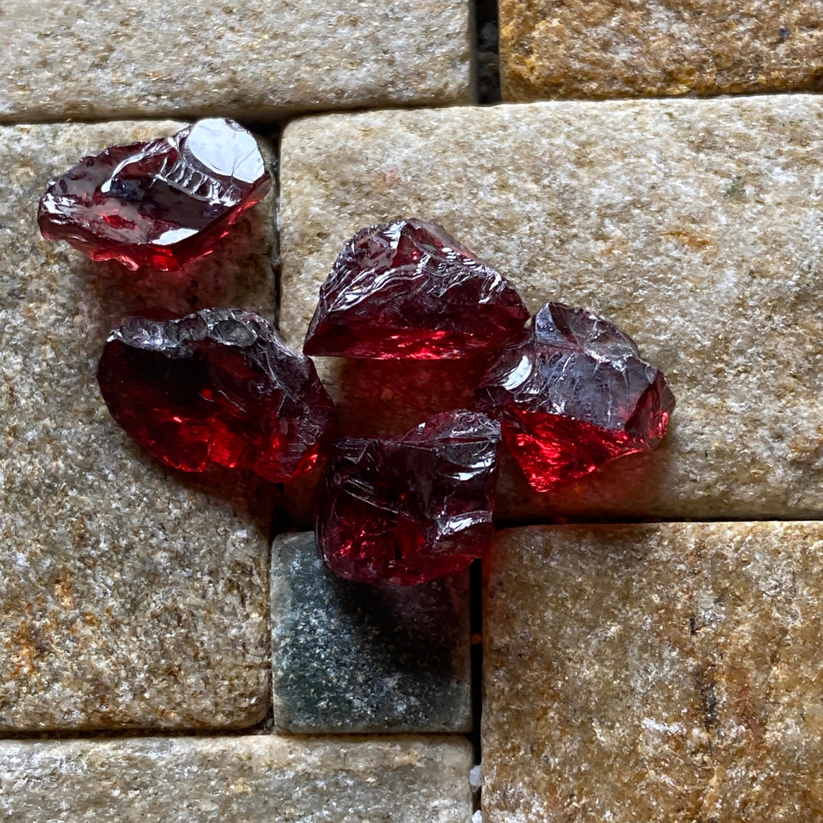 ALMANDINE GARNET x 5 : RIVER VALLEY GARNET MINE, ONTARIO, CANADA 20Ct  MF5387