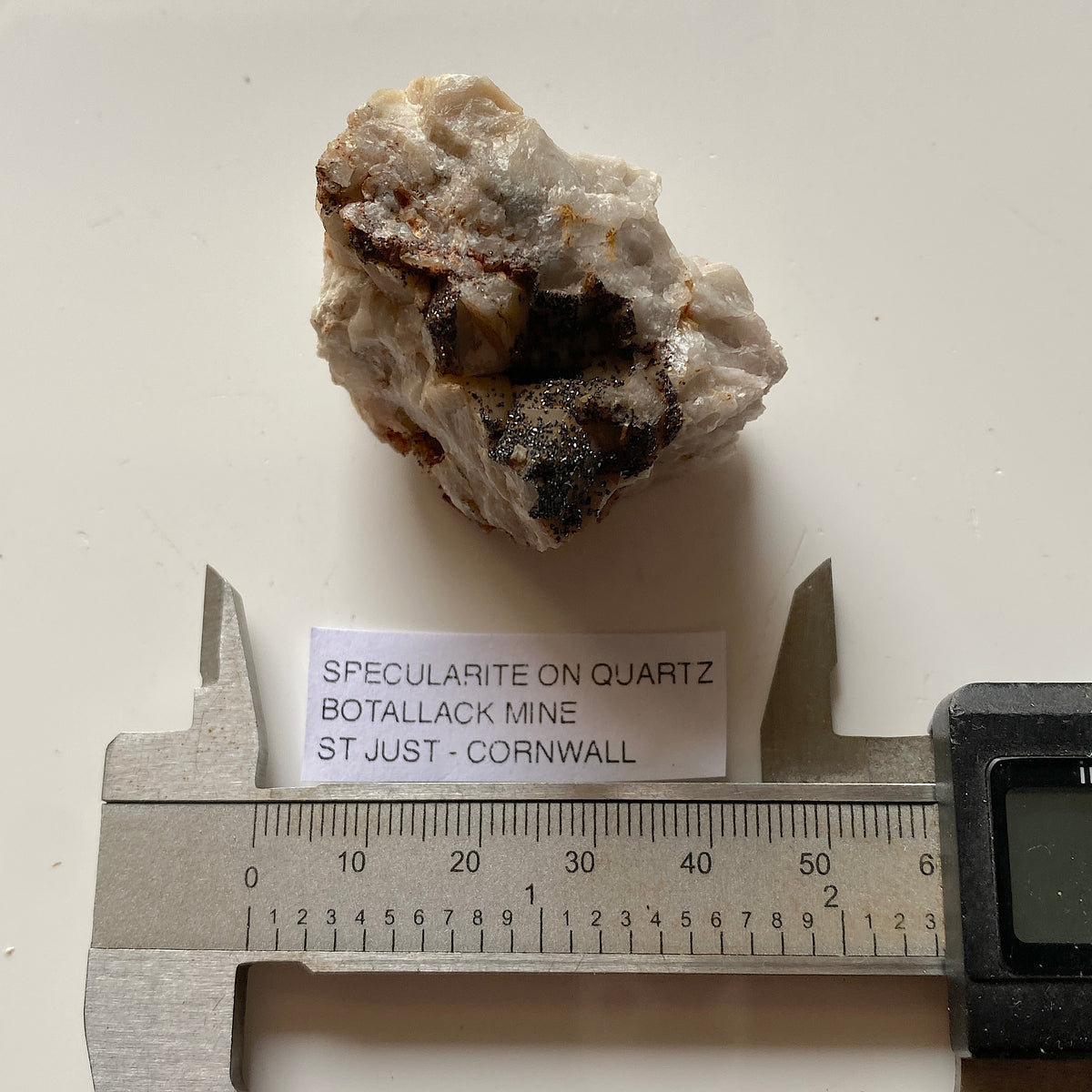 SPECULARITE ON QUARTZ : BOTALLACK MINE, ST JUST, CORNWALL 55g MF5388