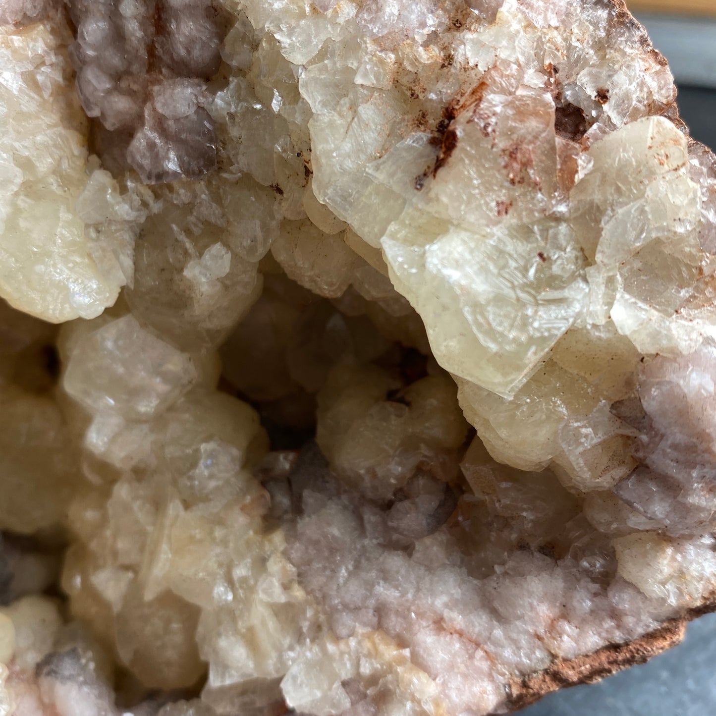 LIMESTONE VUG WITH CALCITE/QUARTZ, DULCOTE, SOMERSET HEAVY 990g MF1491