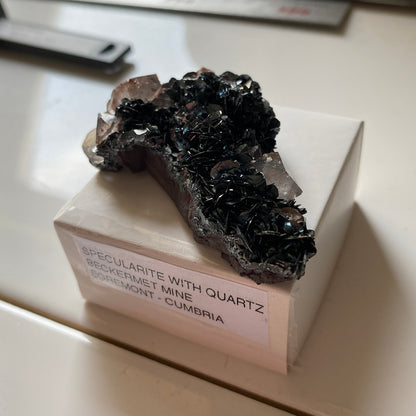 SPECULARITE WITH QUARTZ EXQUISITE : BECKERMET MINE, EGREMONT, CUMBRIA 51g. MF5388