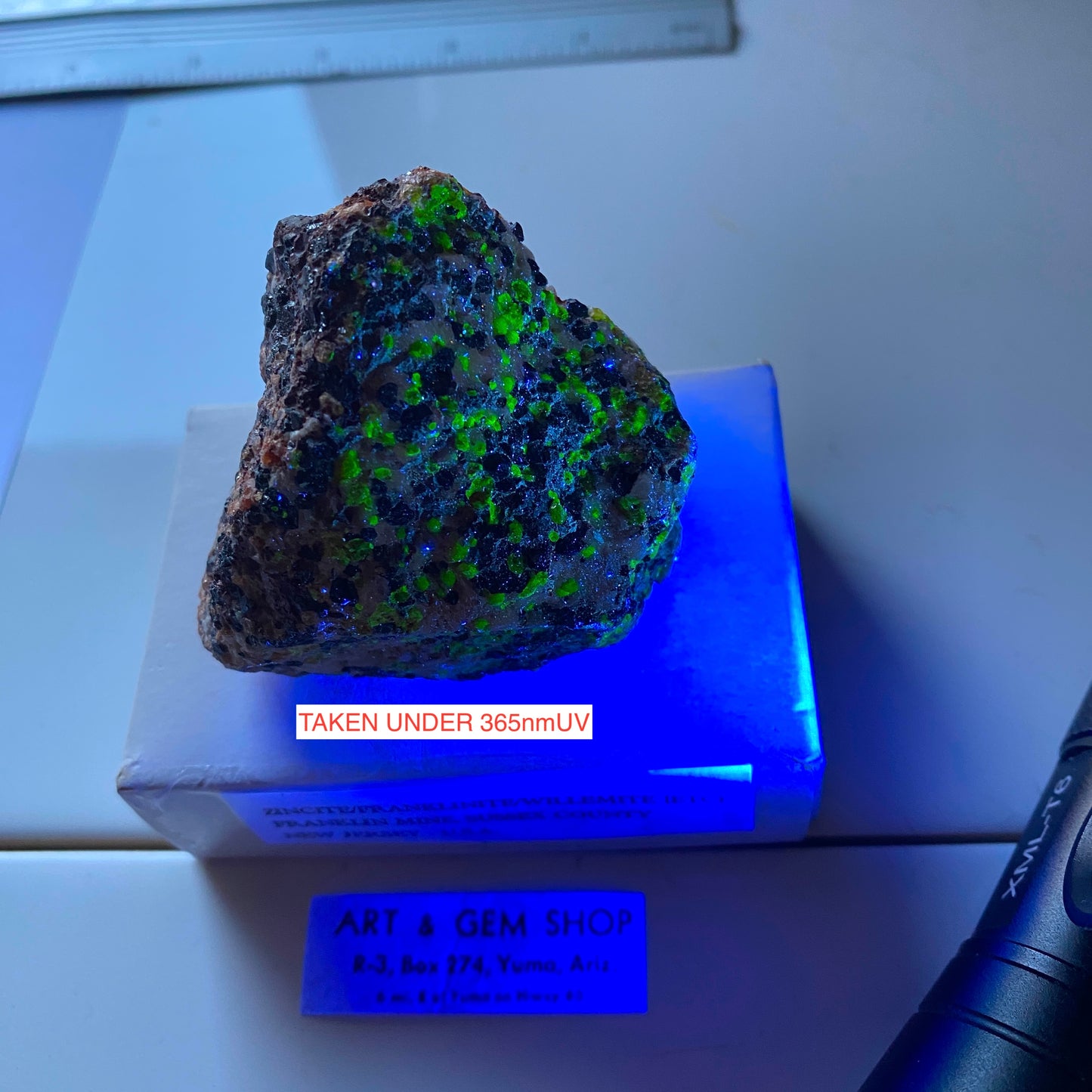 ZINCITE/FRANKLINIE/WILLEMITE ETC FROM FRANKLIN MINE, USA 160g MF808