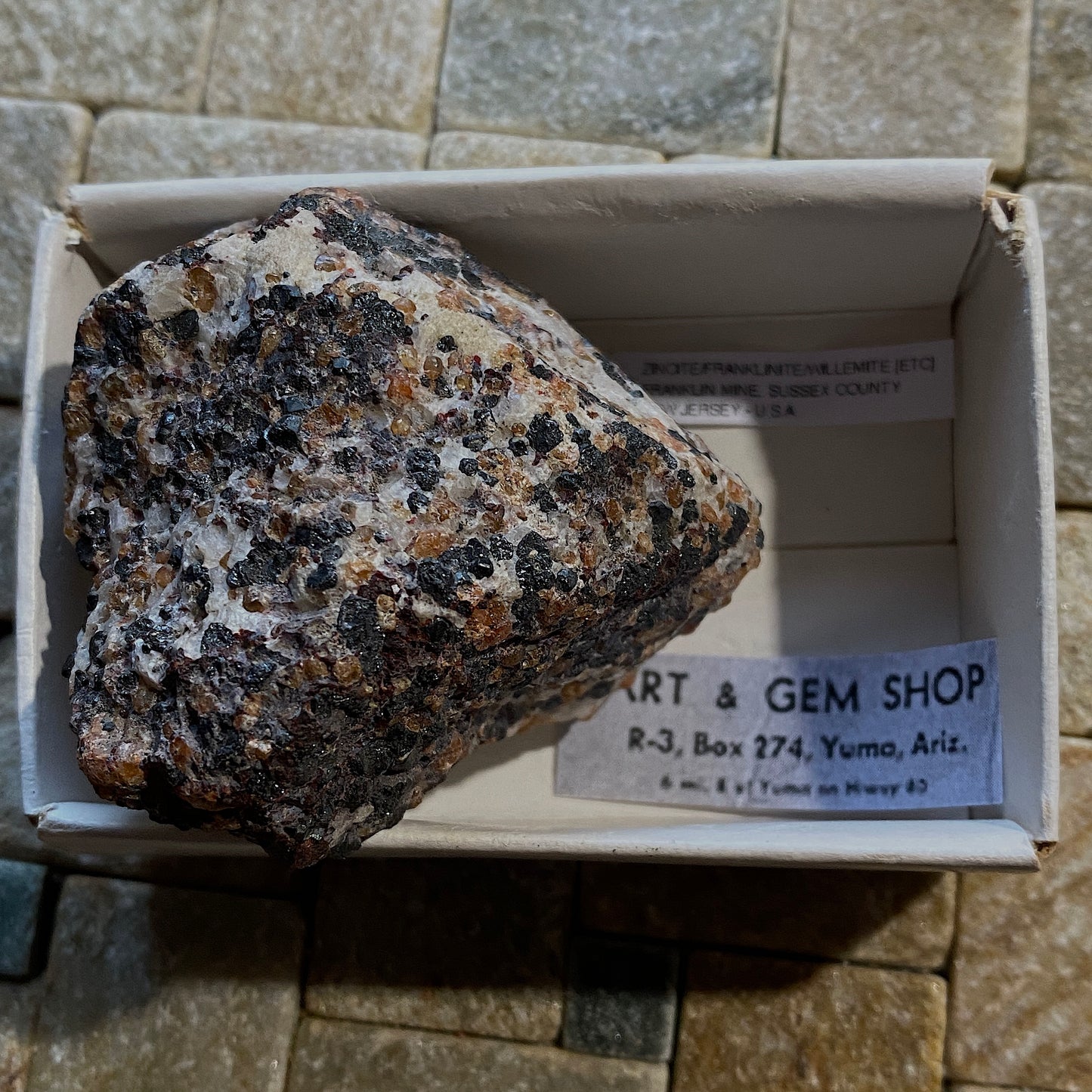 ZINCITE/FRANKLINIE/WILLEMITE ETC FROM FRANKLIN MINE, USA 160g MF808