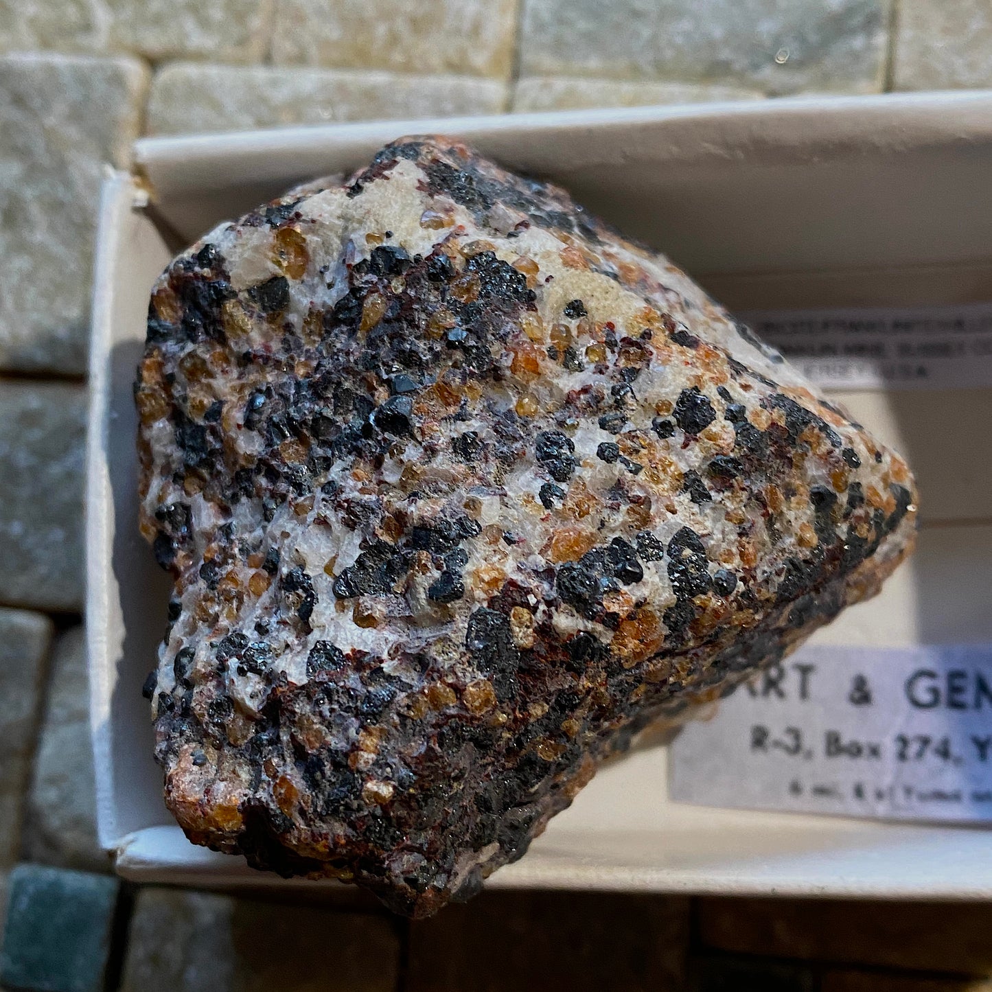 ZINCITE/FRANKLINIE/WILLEMITE ETC FROM FRANKLIN MINE, USA 160g MF808