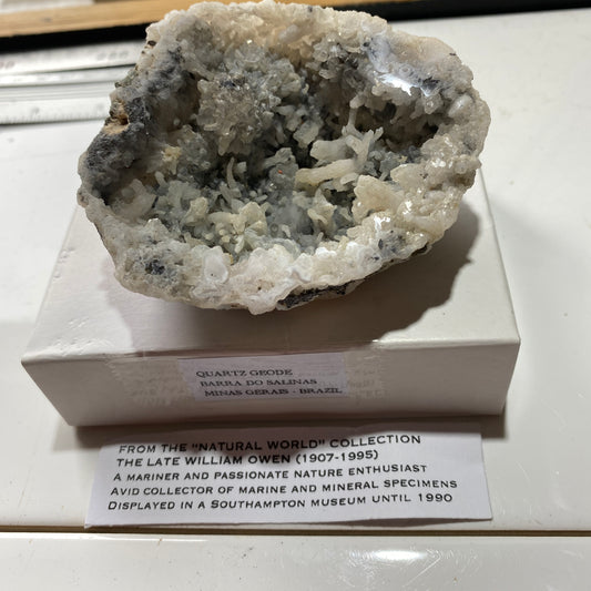 BEAUTIFUL QUARTZ GEODE - BARRA DO SALINAS, MINAS GERAIS, BRAZIL 104g MF892