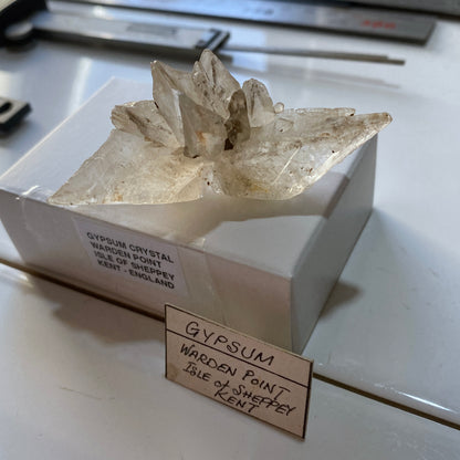 CRYSTALLINE GYPSUM : WATDEN POINT, ISLE OF SHEPPEY, KENT, ENGLAND 27g MF5391