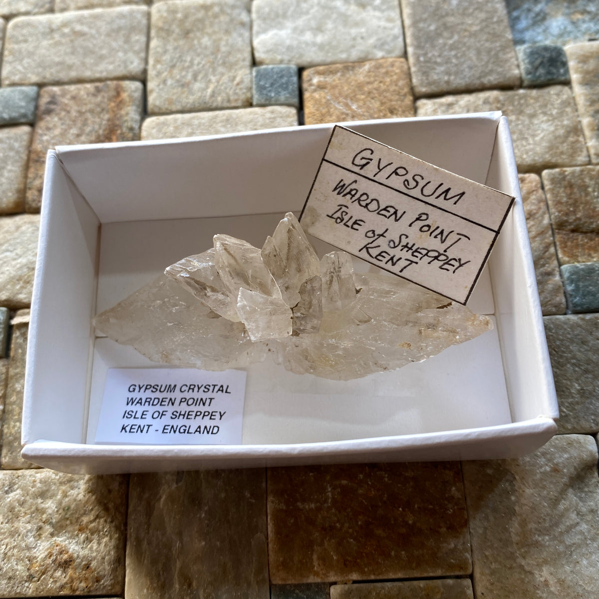 CRYSTALLINE GYPSUM : WATDEN POINT, ISLE OF SHEPPEY, KENT, ENGLAND 27g MF5391