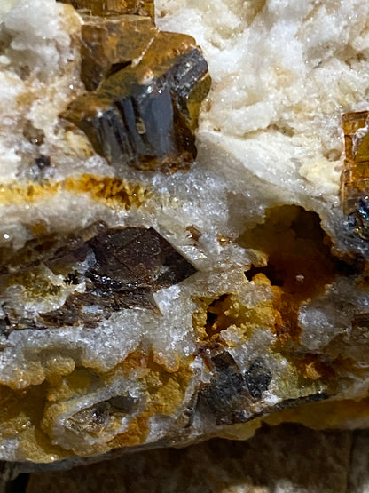 PACHNOLITE/SIDERITE [ETC] : IVIGTUT MINE, ARSUK FJORD, GREENLAND 58g MF4722