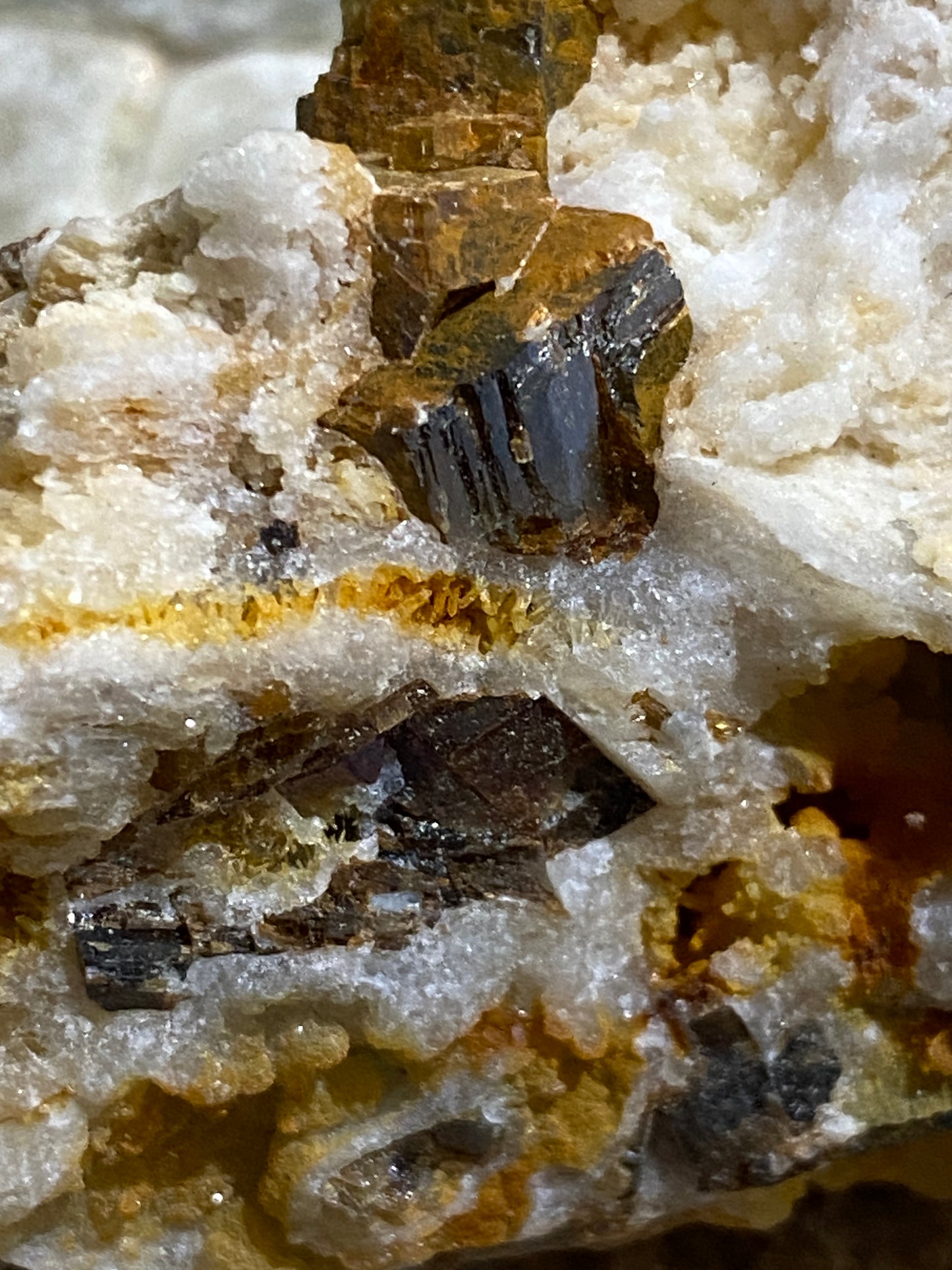 PACHNOLITE/SIDERITE [ETC] : IVIGTUT MINE, ARSUK FJORD, GREENLAND 58g MF4722