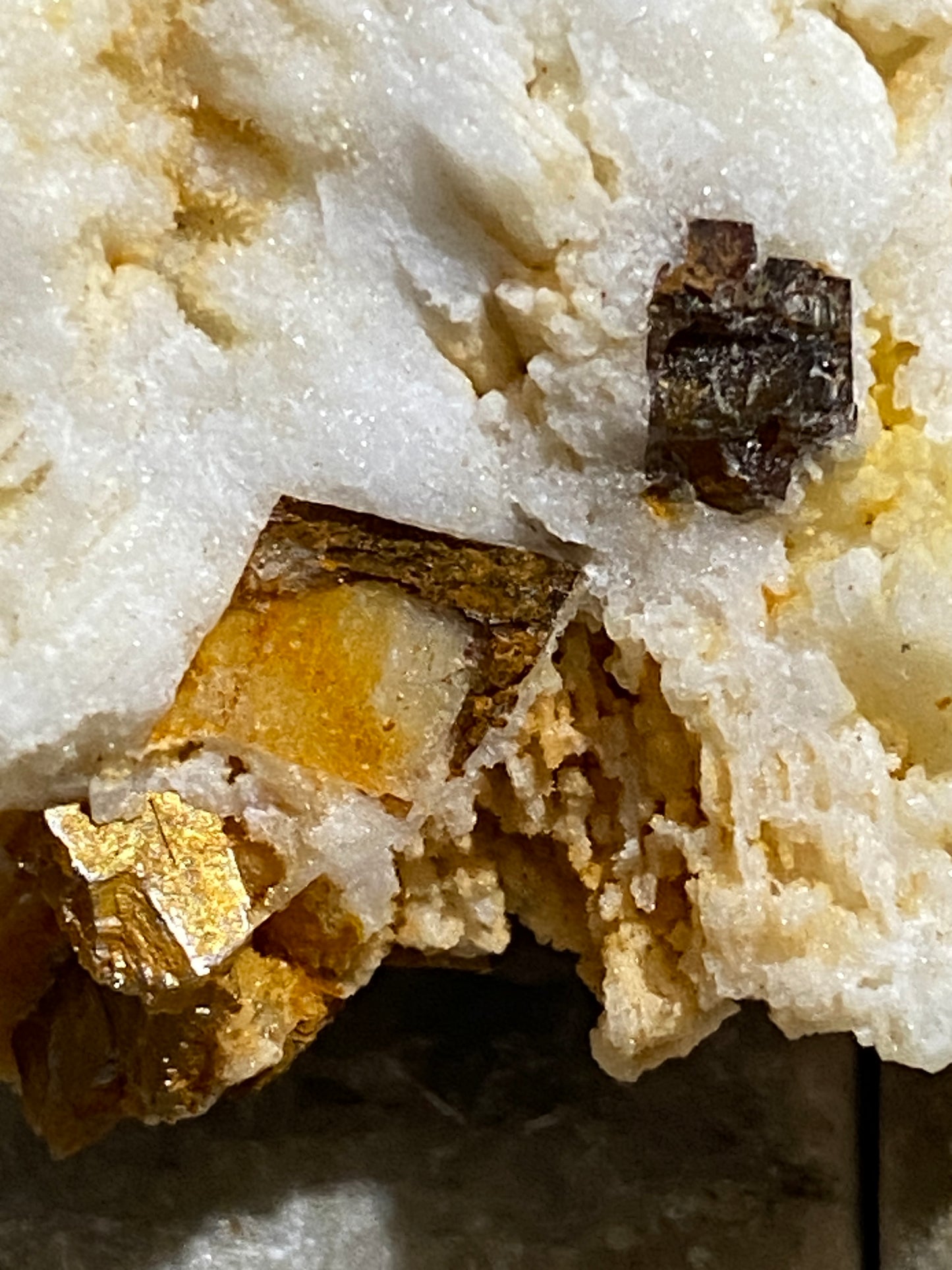 PACHNOLITE/SIDERITE [ETC] : IVIGTUT MINE, ARSUK FJORD, GREENLAND 58g MF4722