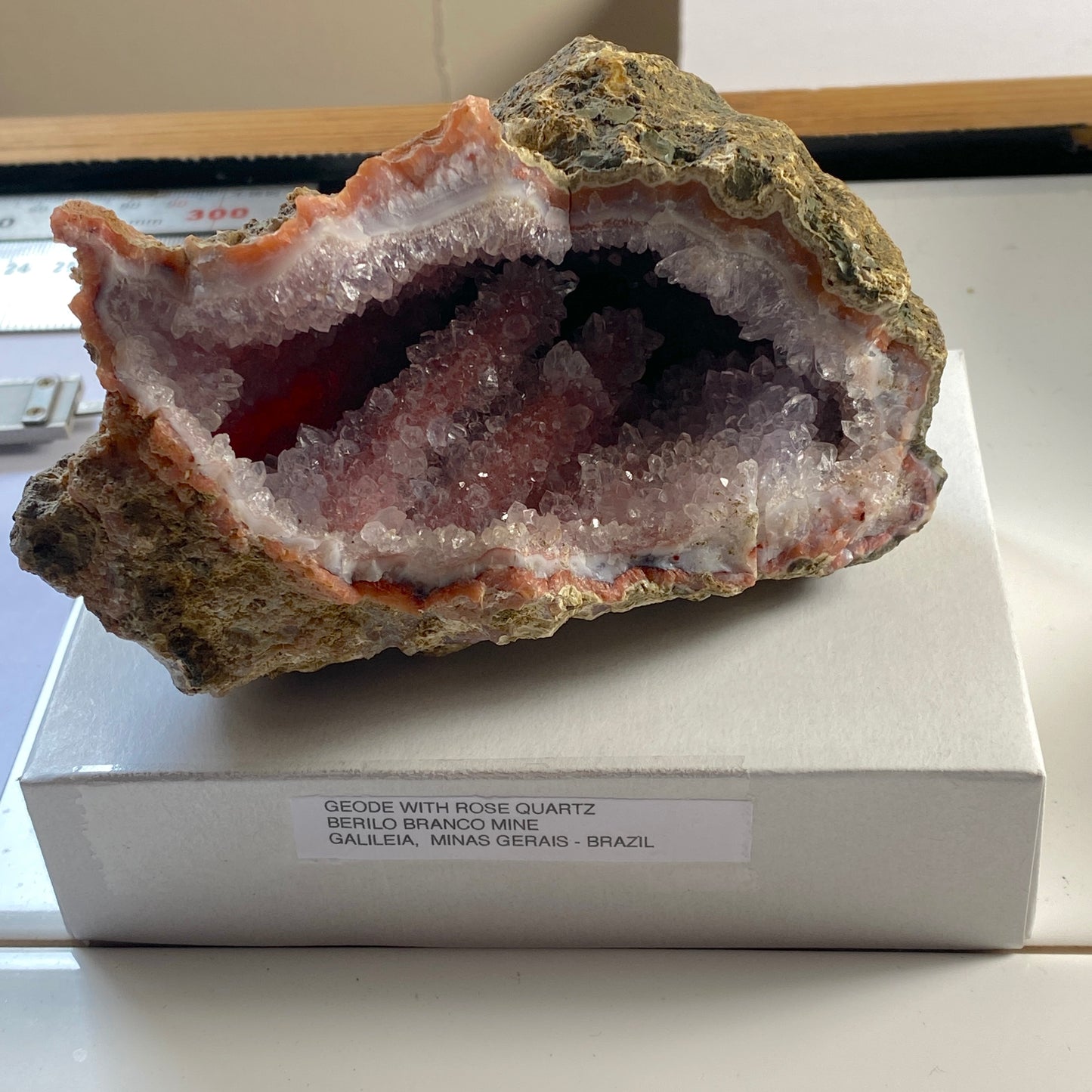 GEODE WITH ROSE QUARTZ - BEAUTIFUL SPECIMEN - BERILO BRANCO MINE, BRAZIL. 489g MF2091