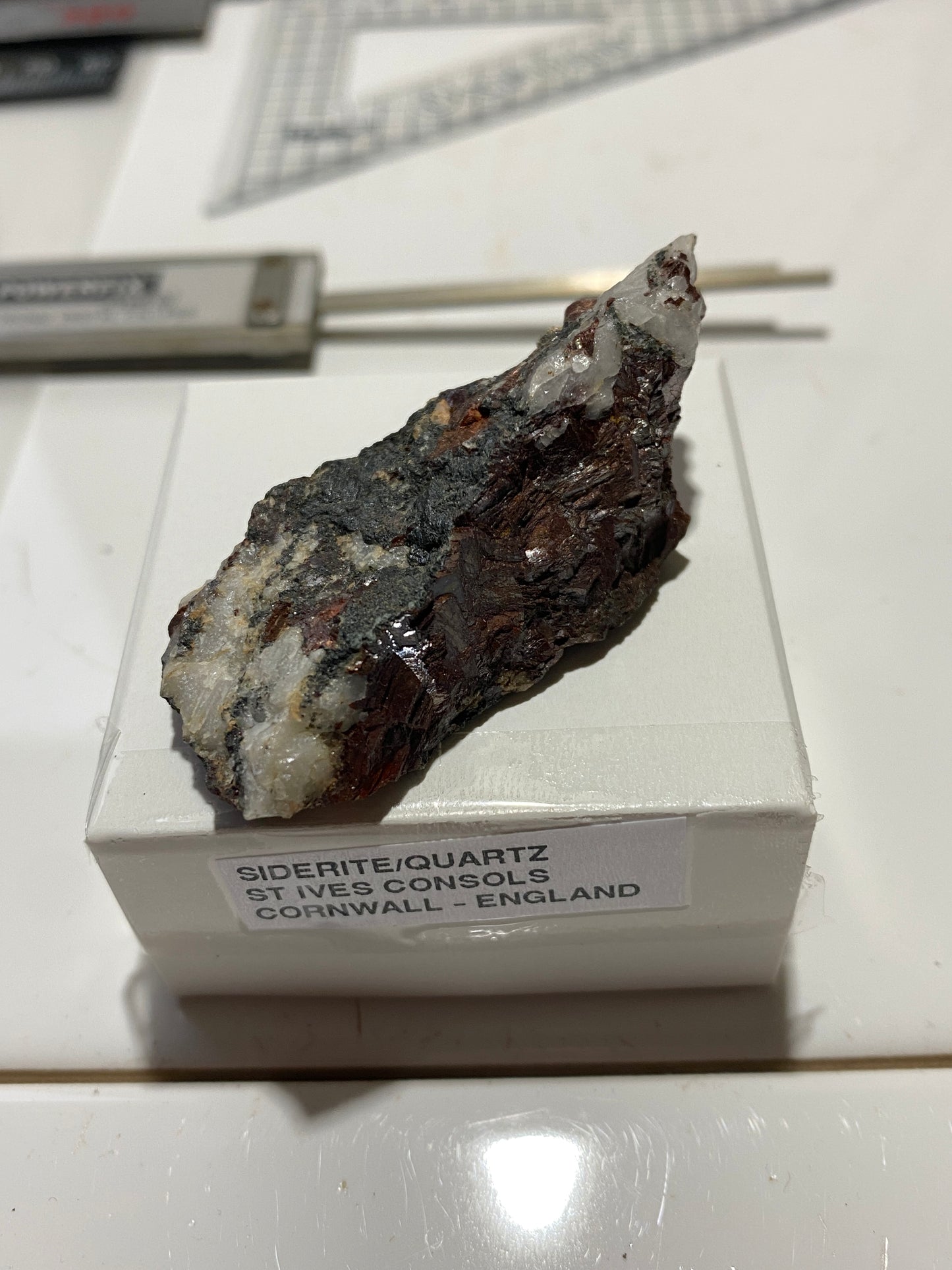 SIDERITE/QUARTZ : ST IVES CONSOLS, HIGHER STENNACK, CORNWALL. 24g MF4727