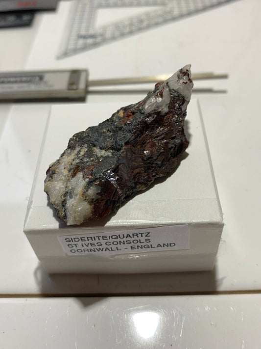 SIDERITE/QUARTZ : ST IVES CONSOLS, HIGHER STENNACK, CORNWALL. 24g MF4727