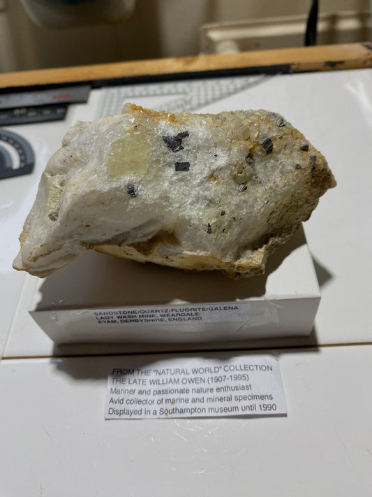 SANDSTONE-QUARTZ-FLUORITE-GALENA SEQUENCE : LADY WASH MINE, DERBYSHIRE, 360g MF4728