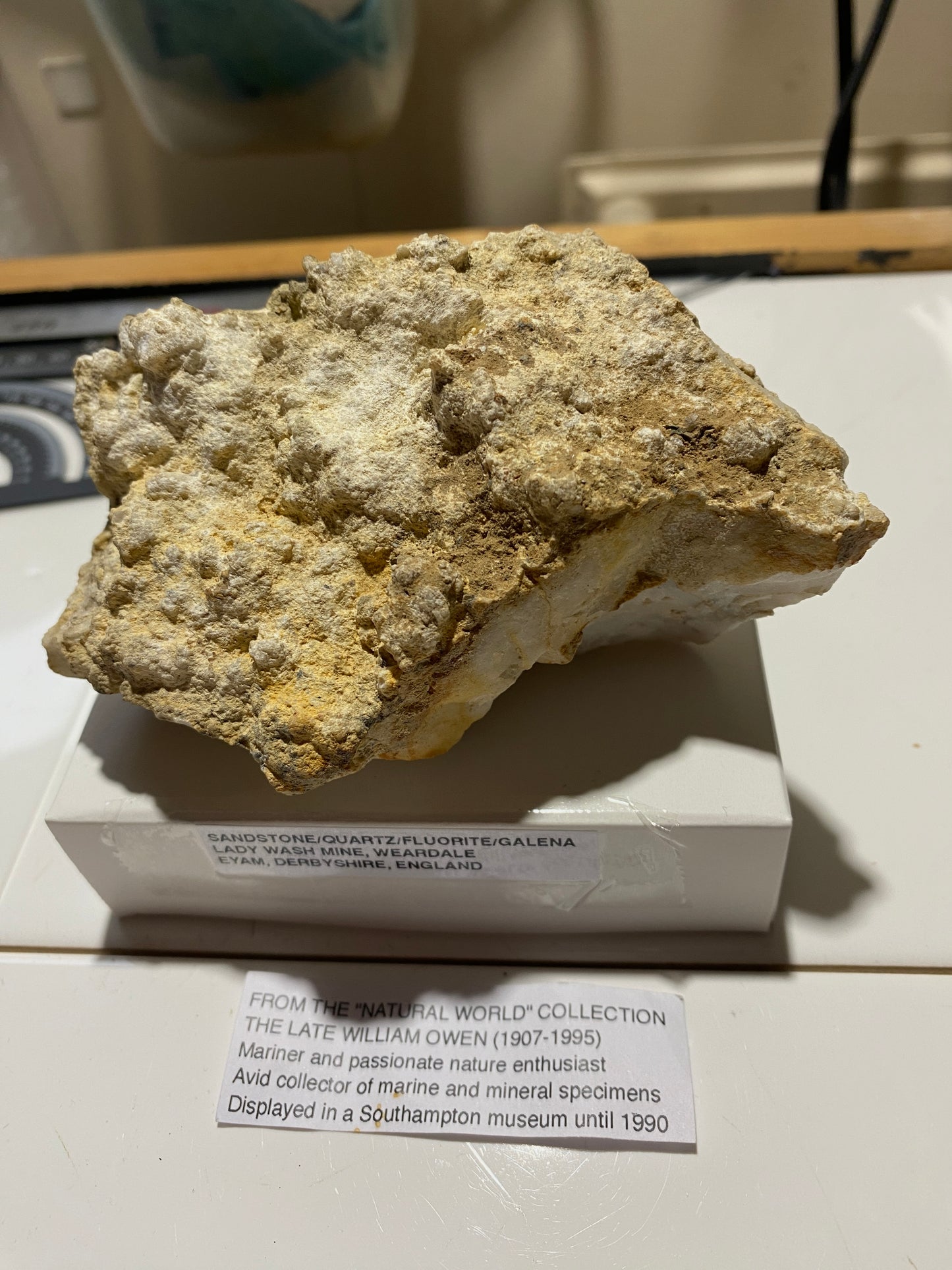 SANDSTONE-QUARTZ-FLUORITE-GALENA SEQUENCE : LADY WASH MINE, DERBYSHIRE, 360g MF4728