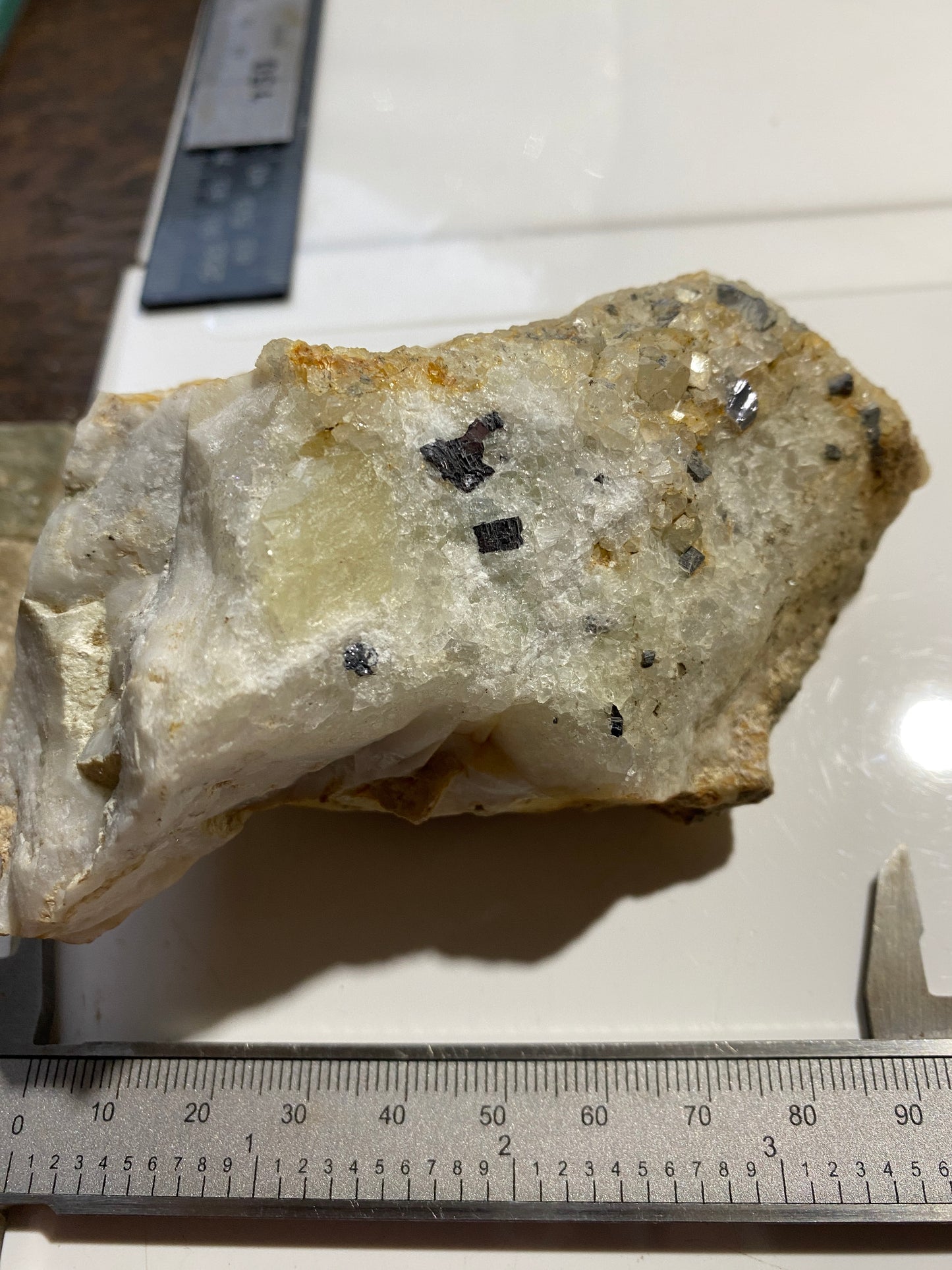 SANDSTONE-QUARTZ-FLUORITE-GALENA SEQUENCE : LADY WASH MINE, DERBYSHIRE, 360g MF4728