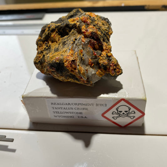 REALGAR/ORPIMENT ETC FROM YELLOWSTONE, WYOMING, U.S.A. 110g MF843