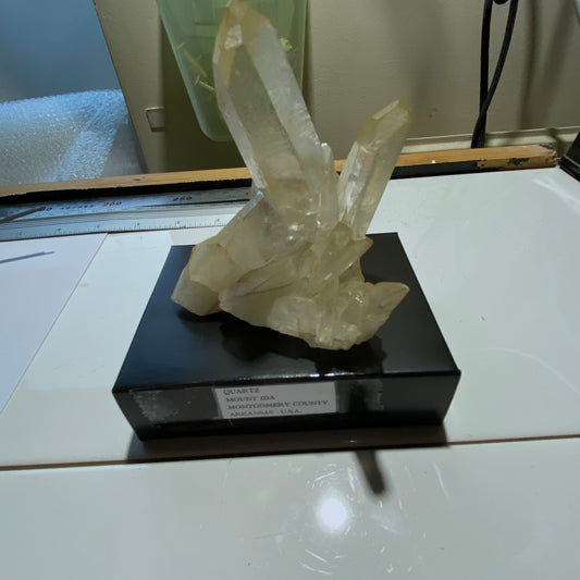 ASSEMBLAGE DE CRISTAL DE QUARTZ DU MONT IDA, ARKANSAS. 200g MF862