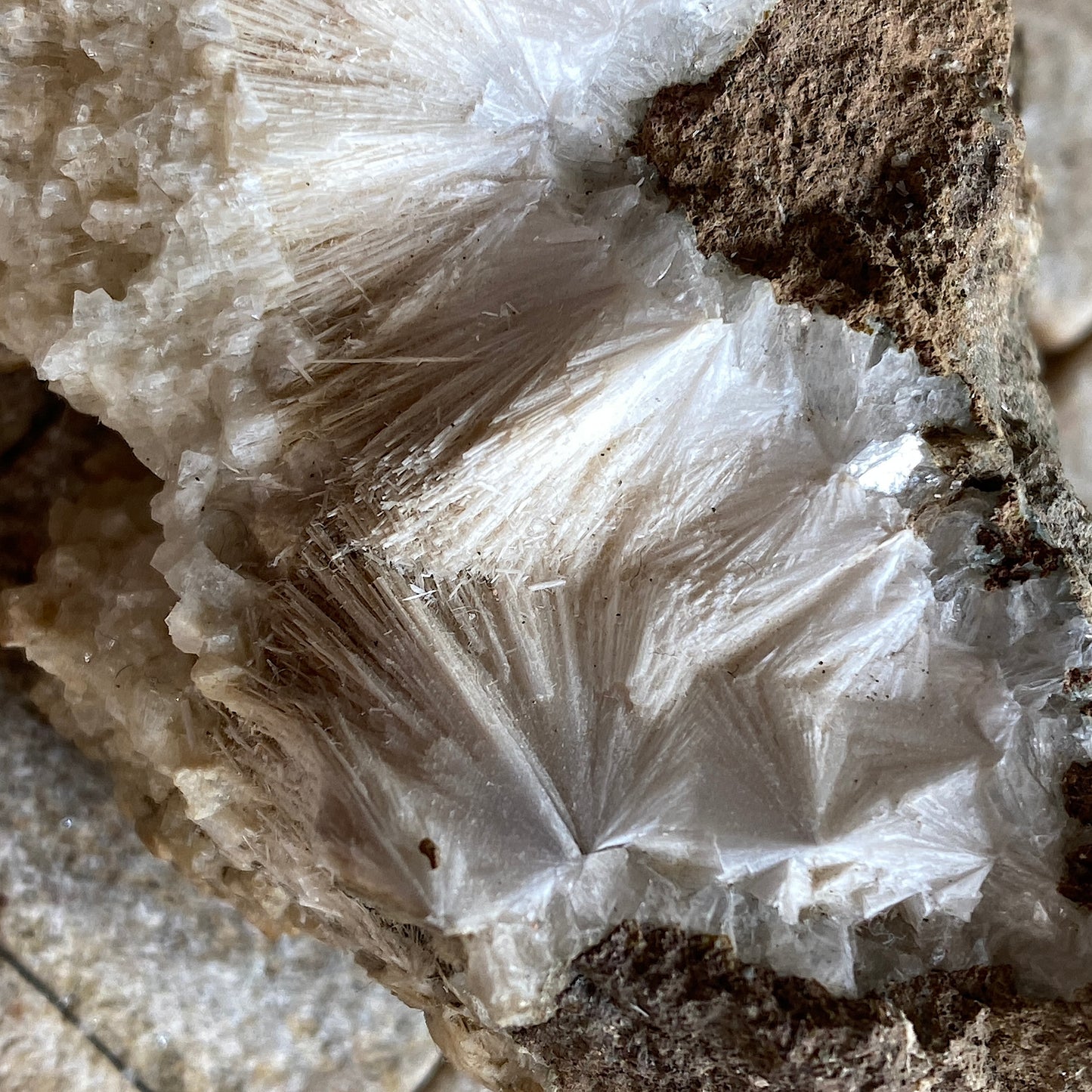 NATROLITE - BASALT QUARRY, COUNTY ANTRIM, NORTHERN IRELAND. 75g MF1970