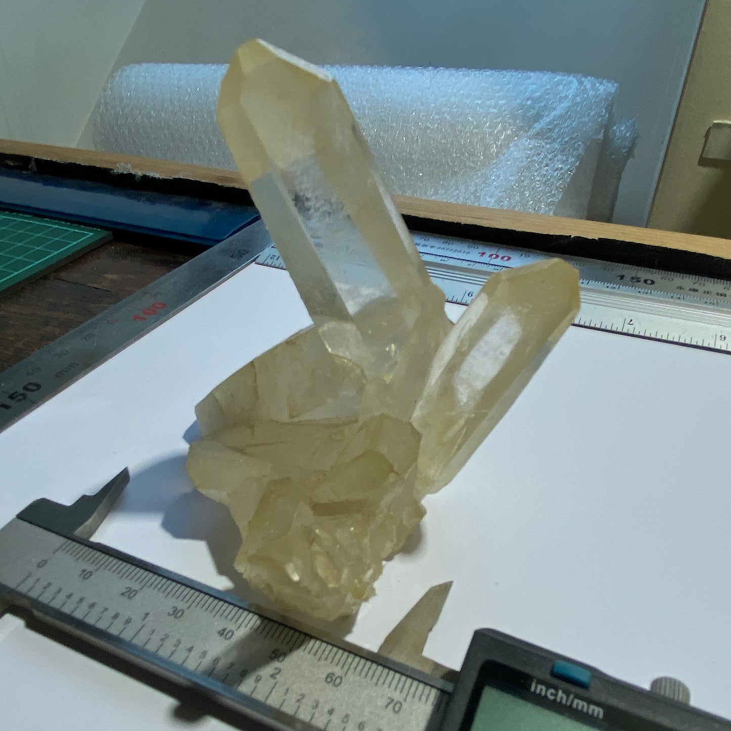 ASSEMBLAGE DE CRISTAL DE QUARTZ DU MONT IDA, ARKANSAS. 200g MF862