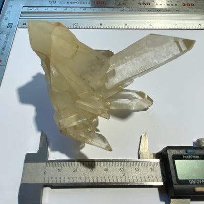 ASSEMBLAGE DE CRISTAL DE QUARTZ DU MONT IDA, ARKANSAS. 200g MF862