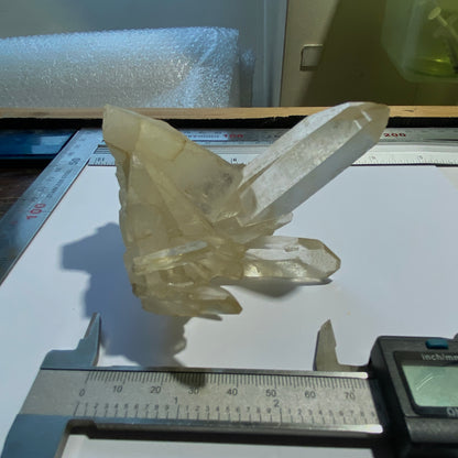 ASSEMBLAGE DE CRISTAL DE QUARTZ DU MONT IDA, ARKANSAS. 200g MF862