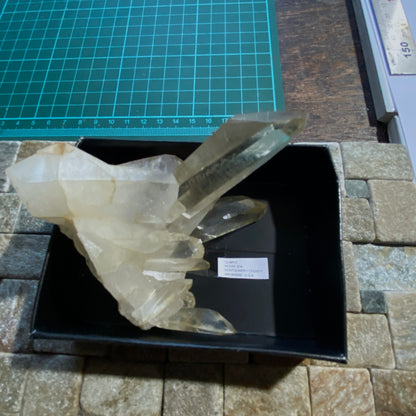ASSEMBLAGE DE CRISTAL DE QUARTZ DU MONT IDA, ARKANSAS. 200g MF862